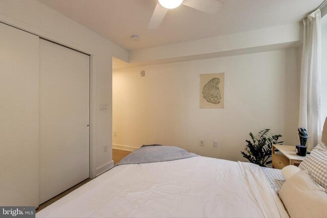 Building Photo - 4017 Davis Pl NW