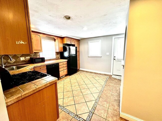 Building Photo - 199 Andover St