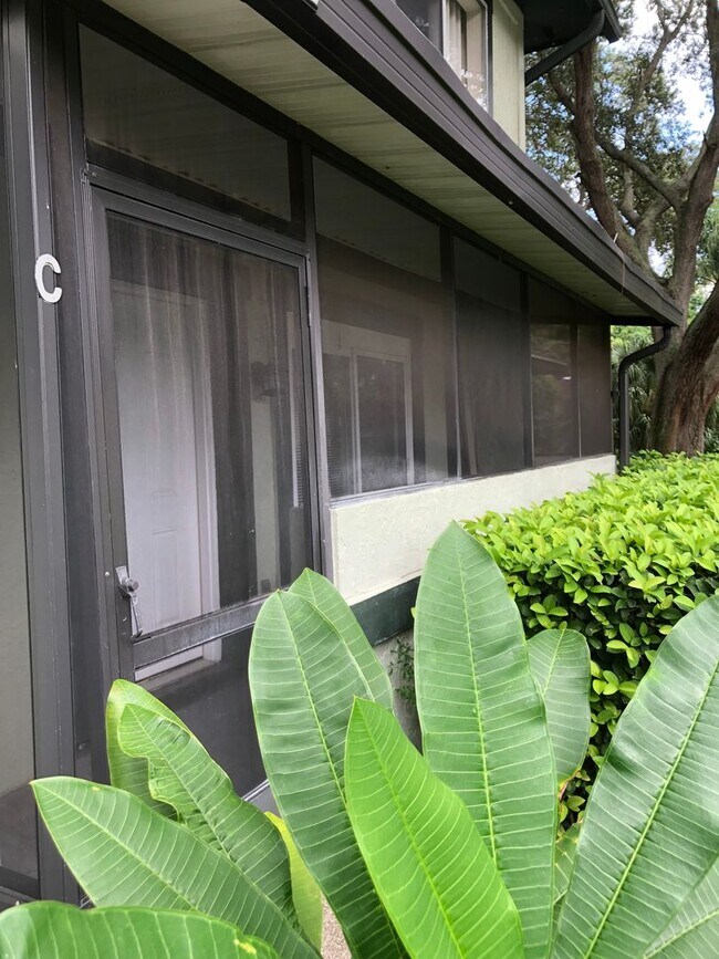 Building Photo - EASTWOOD SHORES TOWNHOUSE