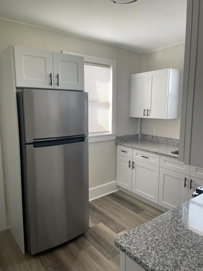 Primary Photo - 1411 E Main St