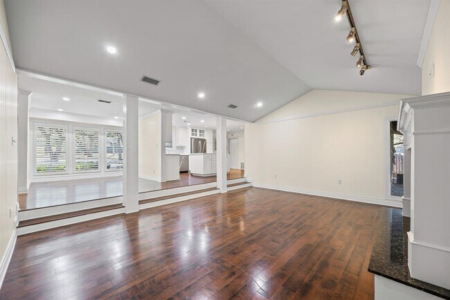 Building Photo - 7103 Mesa Dr