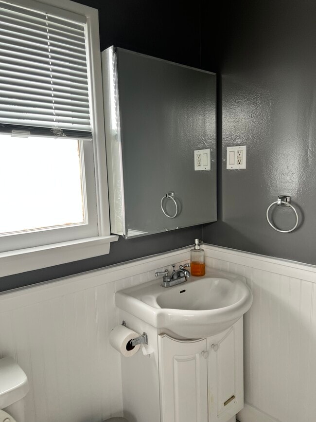 Building Photo - 10628 Genesta Ave