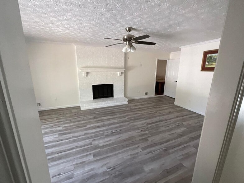 Primary Photo - 8243 Creekridge Cir
