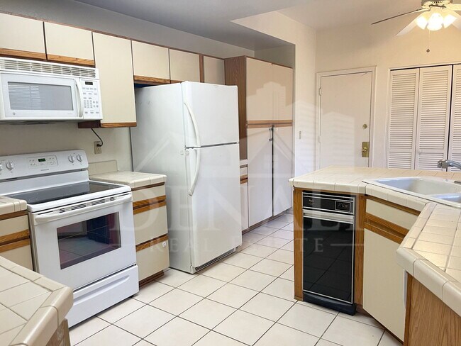 Building Photo - 10019 E Mountain View Rd