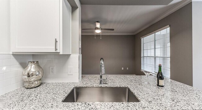 Building Photo - 938 Kingwood Dr