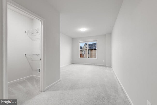 Building Photo - 23290 Milltown Knoll Square