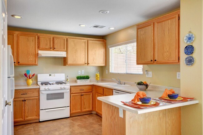Building Photo - 4 Bedroom with Pool in Centennial Hills