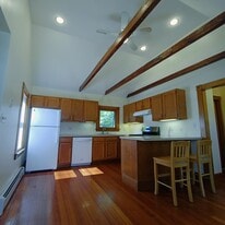 Building Photo - 376 Grove St