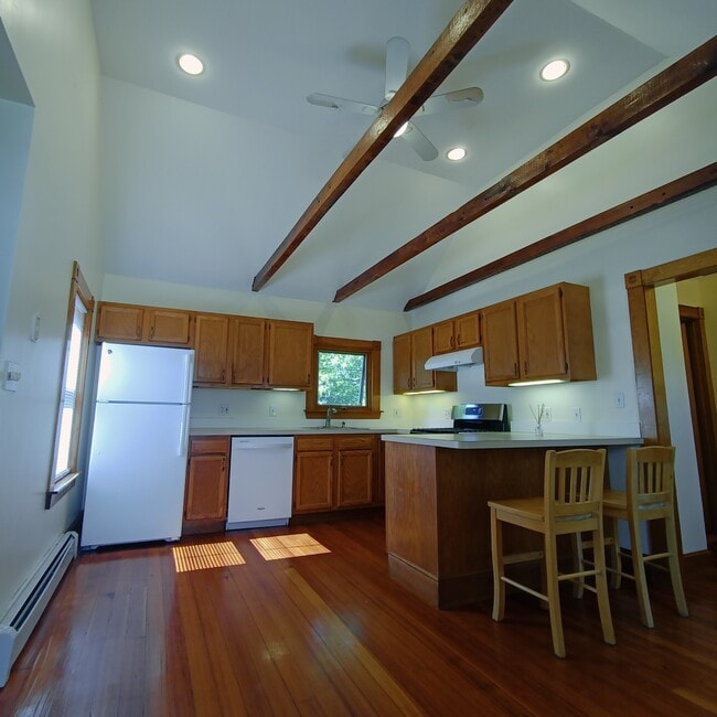 Building Photo - 376 Grove St
