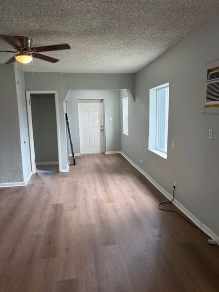 Building Photo - 417 SW 7th Ter