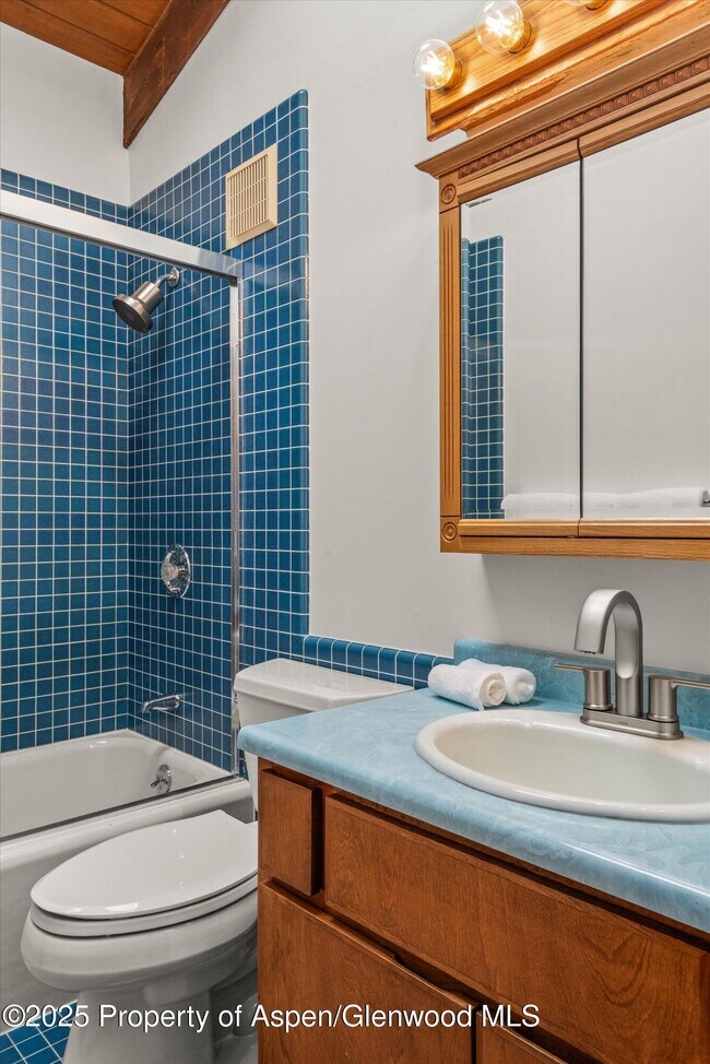 Building Photo - 2227 Juniper Hill Rd