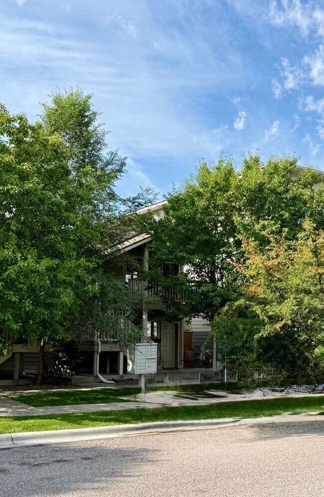Building Photo - 1315 Montana St