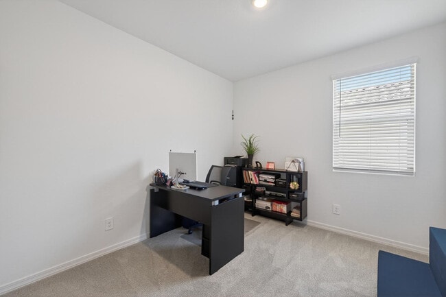 Building Photo - 36354 W San Clemente Ave