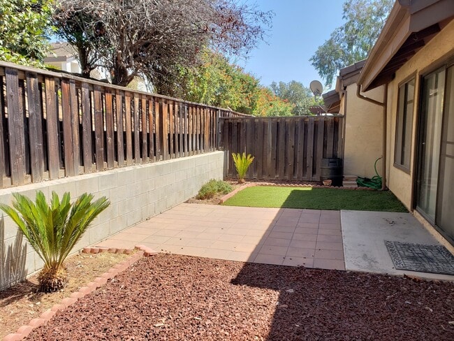 Building Photo - Spacious and Bright Escondido Home