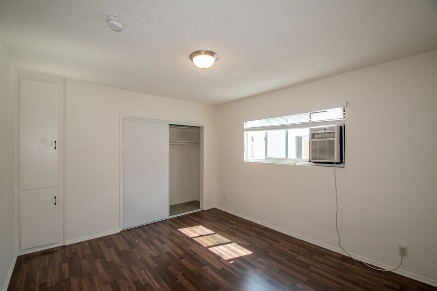 Building Photo - 11100 Camarillo St