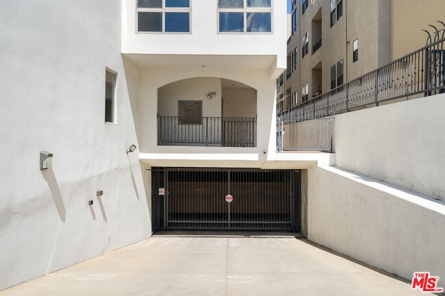 Building Photo - 10913 Whipple St