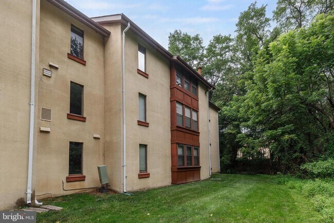 Building Photo - 5870 Thunder Hill Rd