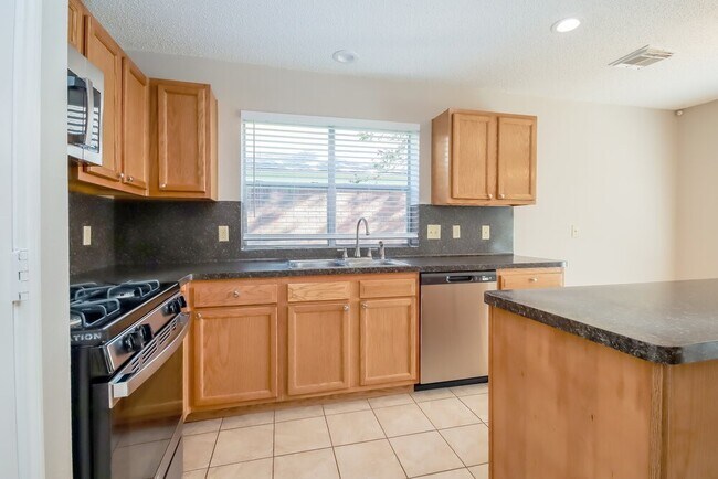 Building Photo - 19019 Oakway Dr