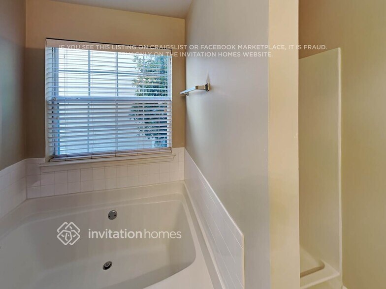 Building Photo - 114 Hidden Creek Dr