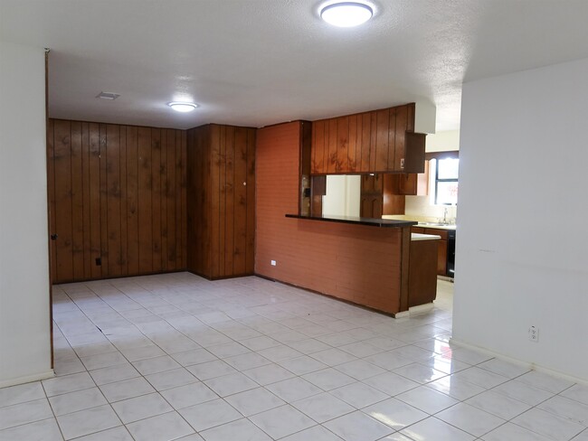 Building Photo - 201 Gumwood Ln