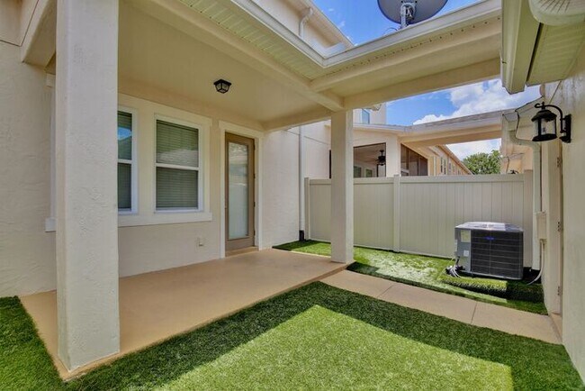 Building Photo - Beautiful 3/2.5 Spacious Townhome with a Private Courtyard and a 2 Car Garage in the Desirable Sa...