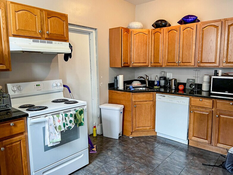 Building Photo - 1066 Commonwealth Ave