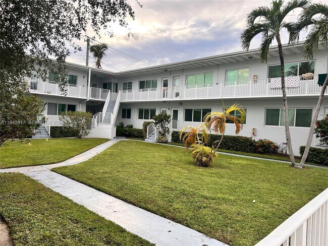 Building Photo - 7207 Bay Dr