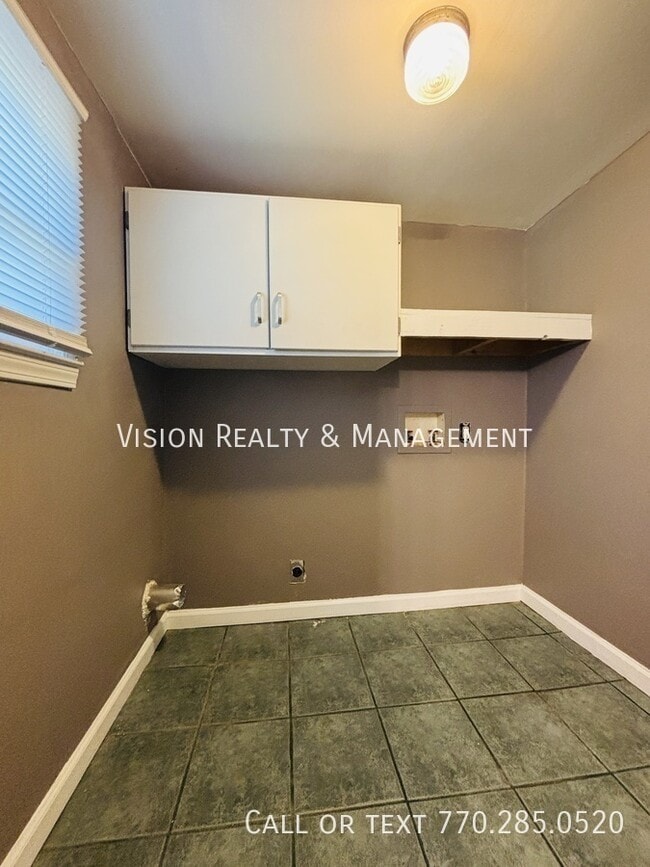 Building Photo - 240 Clem Lowell Rd