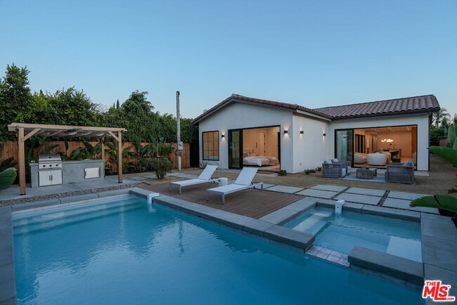 Primary Photo - 4936 Coolidge Ave