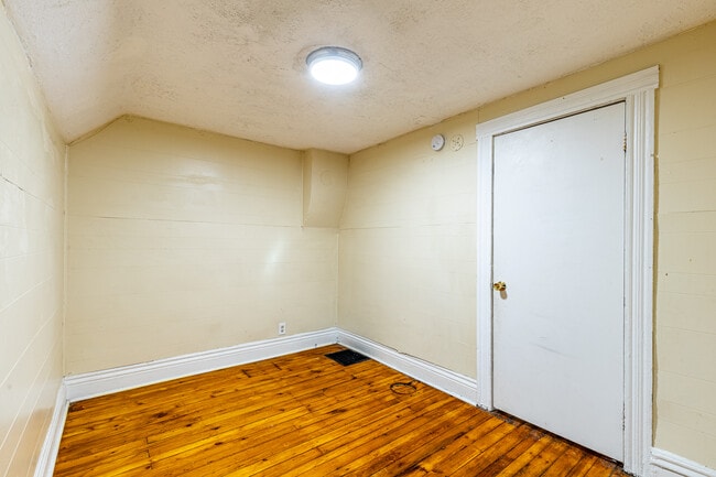 Building Photo - 447 Hawley St