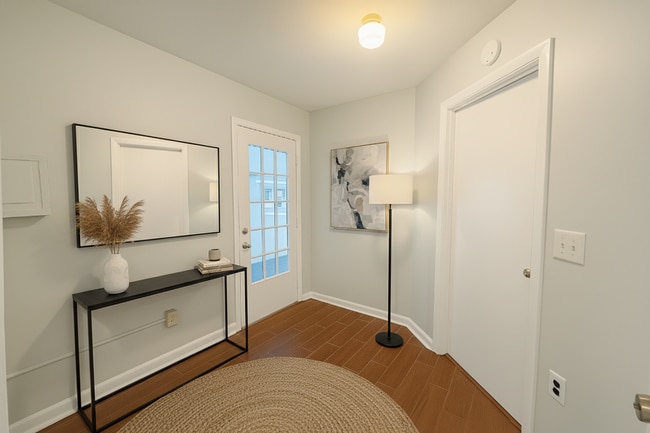 Building Photo - 3 Bedroom House