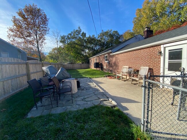 Building Photo - 721 Brook Dr