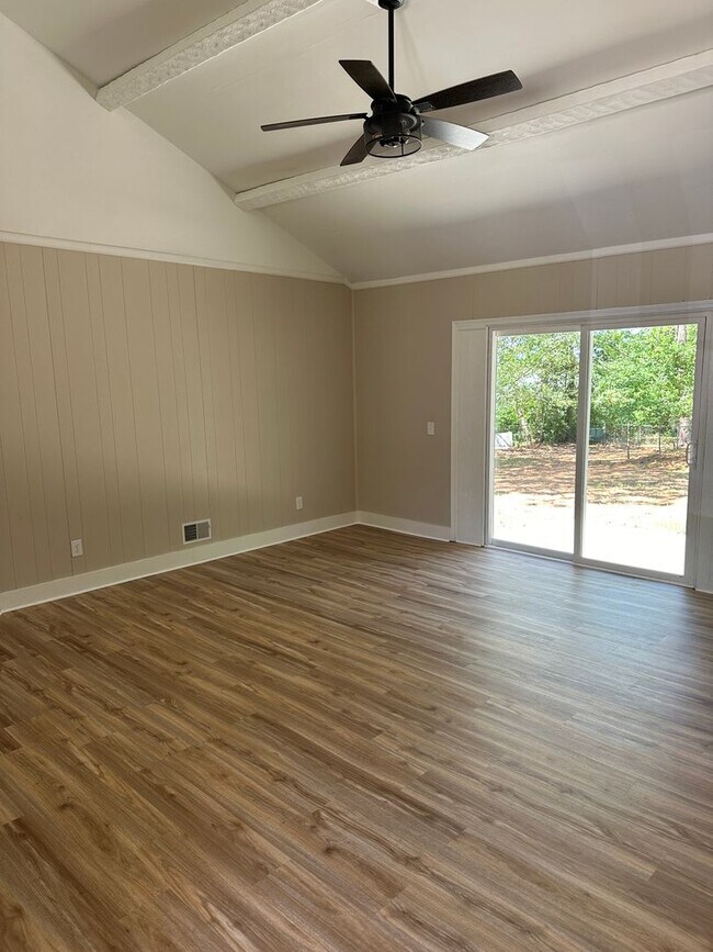 Building Photo - Newly Remodeled Home in Southeast Columbia
