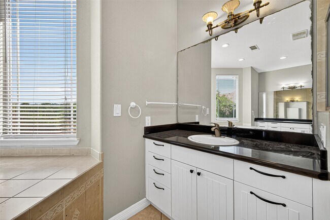 Building Photo - 13819 Lakeview Meadow Dr