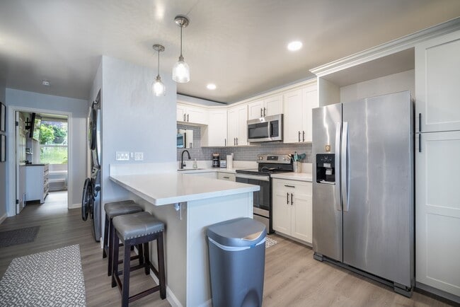 Building Photo - Epic Ocean-View 1bd at Makaua Village — Fully Renovated, Furnished, 2 Parking