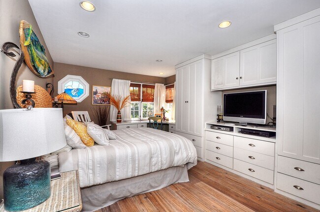 Building Photo - 4022 Calle Marlena