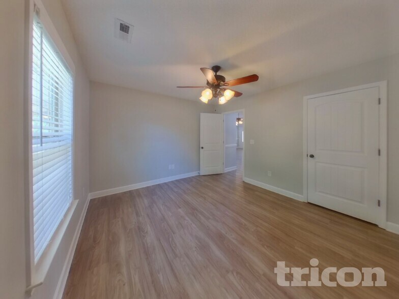 Building Photo - 580 Marchbanks Rd