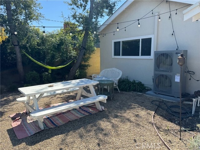 Building Photo - 1019 E Walnut Ave