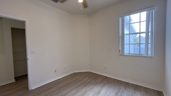Building Photo - 3042 Grandiflora Dr