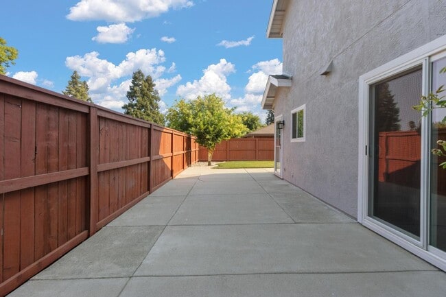 Building Photo - SHOWING WEDNESDAY 10/29 & FRIDAY 10/31 @ 1...