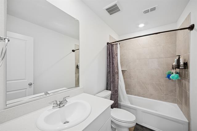 Building Photo - 10040 Thornapple Rd