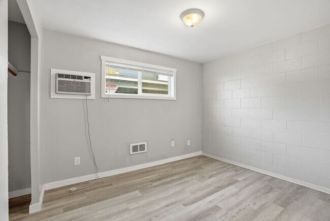 Building Photo - 547 E Fairview Ave