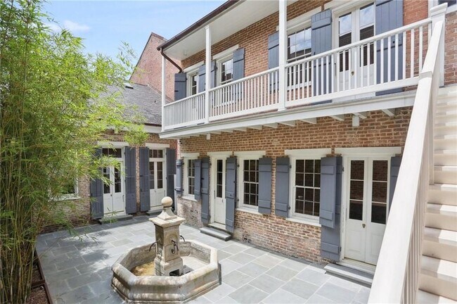 Building Photo - 810 Bourbon St