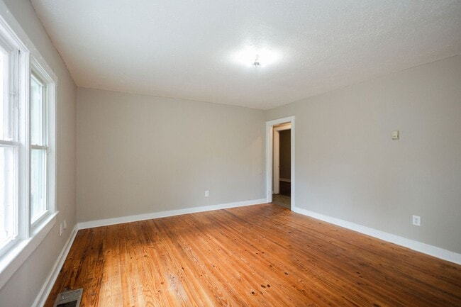 Building Photo - 220 N 15th St
