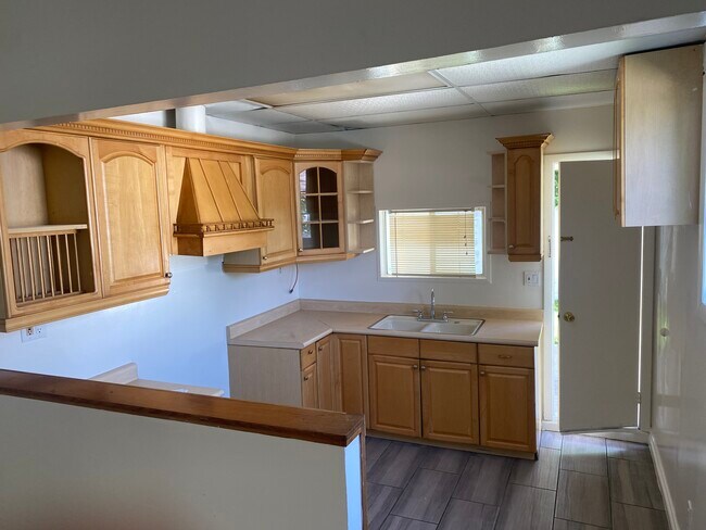 Kitchen - 516 El Monte St