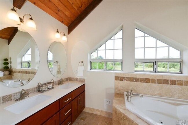 Building Photo - Beautiful 2 Bedrooms Plus Office, 3 Bathro...