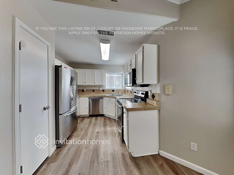 Building Photo - 10219 N 89th Ave