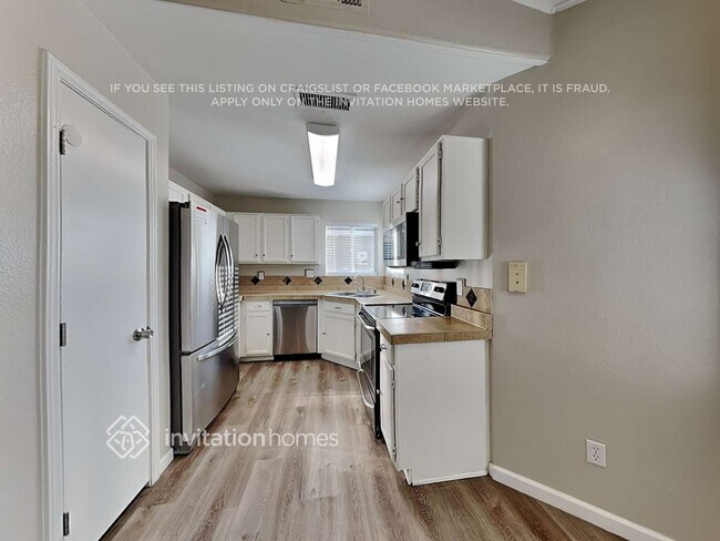 Building Photo - 10219 N 89th Ave