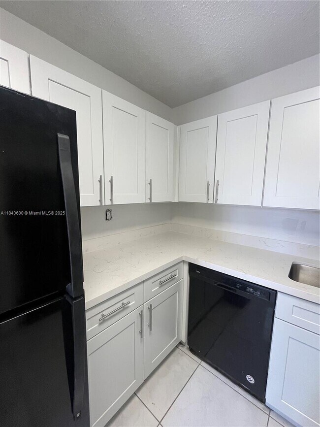 Building Photo - 7430 SW 153rd Pl