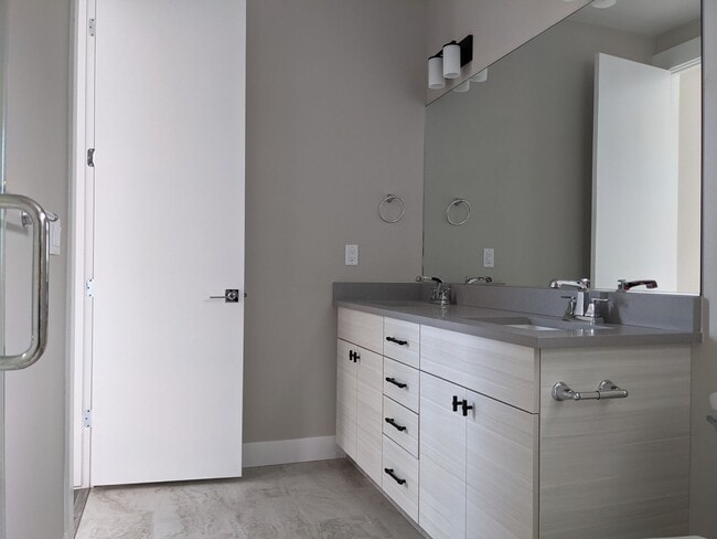 Building Photo - Modern 3-Bedroom Home in Prime Arvada Location
